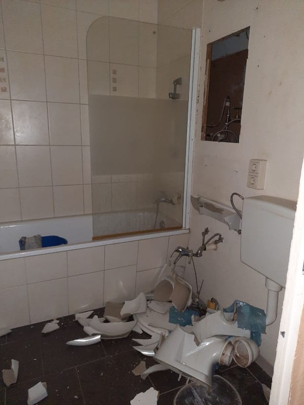 Hände weg von der Habersaathstraße! Schlägertrupp verwüstet bezahlbaren Wohnraum